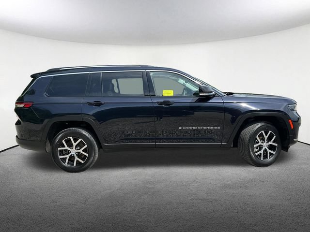 Used 2023 Jeep Grand Cherokee L Limited AWD/4WD image 19