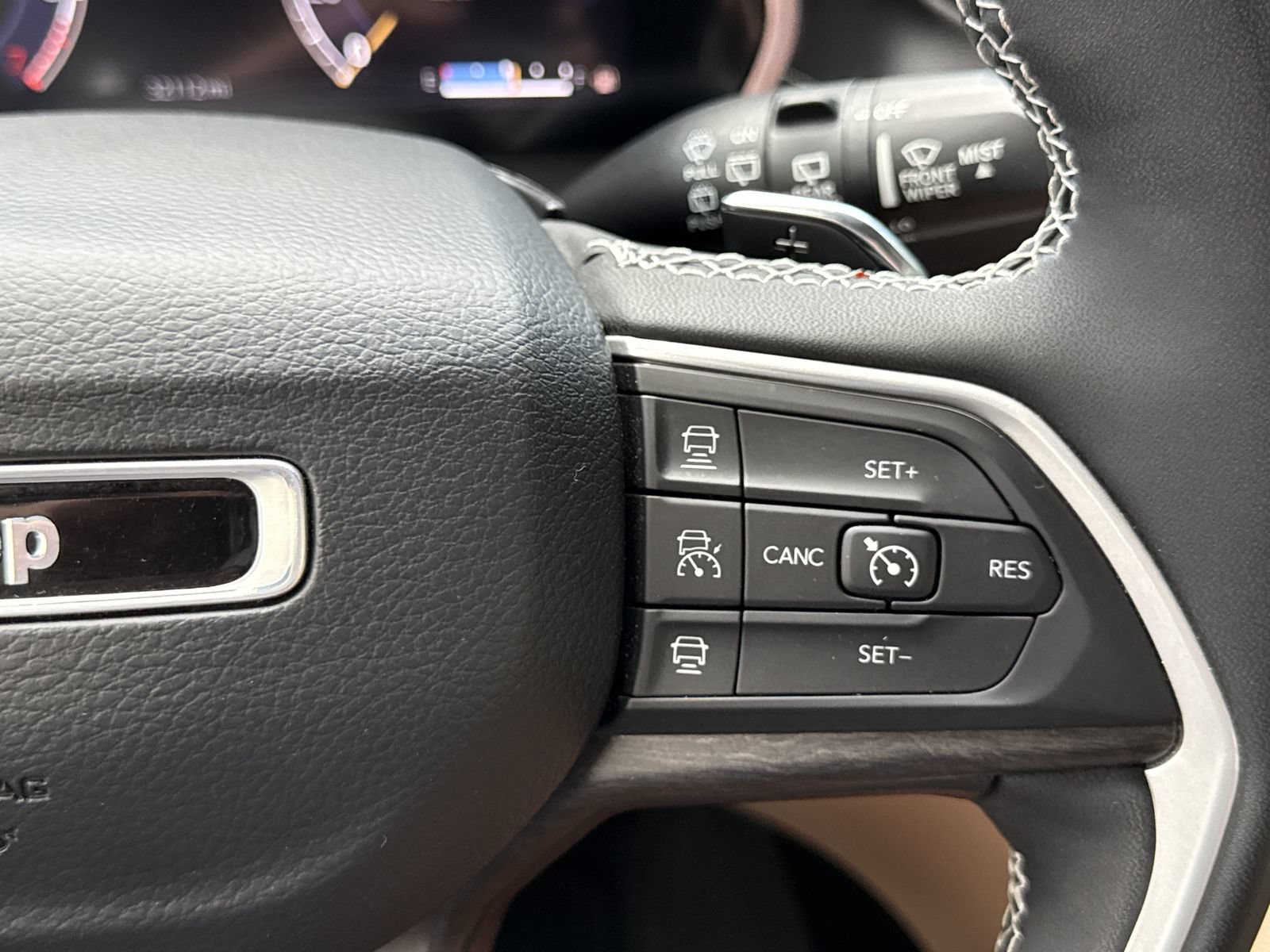 Used 2023 Jeep Grand Cherokee Limited w/ Luxury Tech Group II RWD image 21