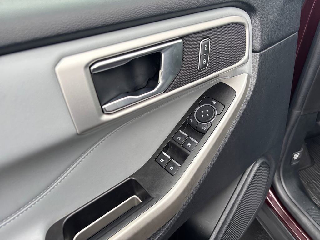 Used 2022 Ford Explorer XLT w/ Equipment Group 202A AWD/4WD image 24