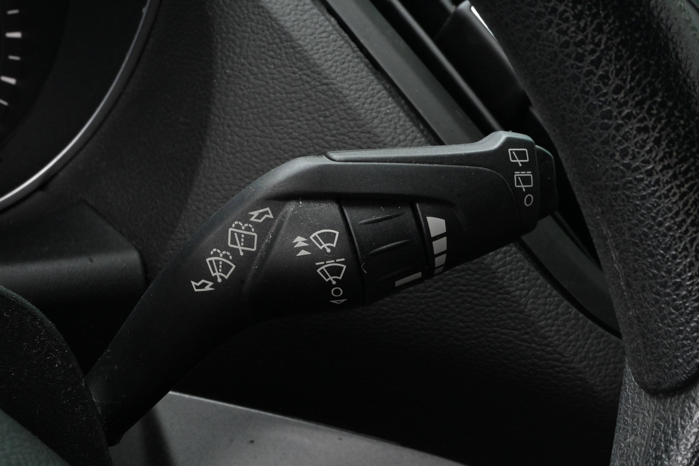 Used 2015 Ford Escape SE image 31