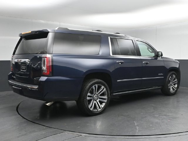 Used 2018 GMC Yukon XL Denali w/ Denali Ultimate Package AWD/4WD image 7