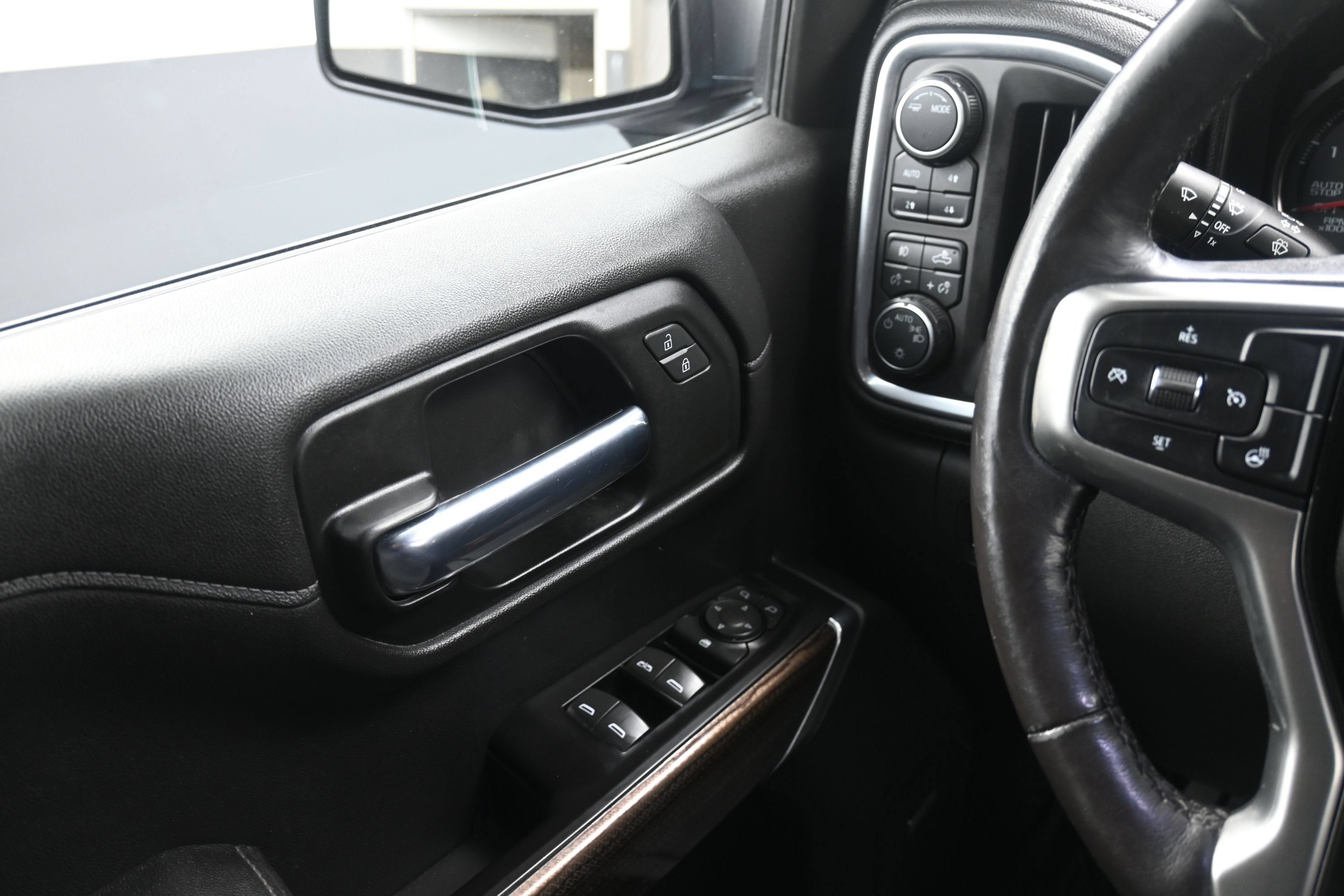 Used 2020 Chevrolet Silverado 1500 LT Trail Boss AWD/4WD image 28