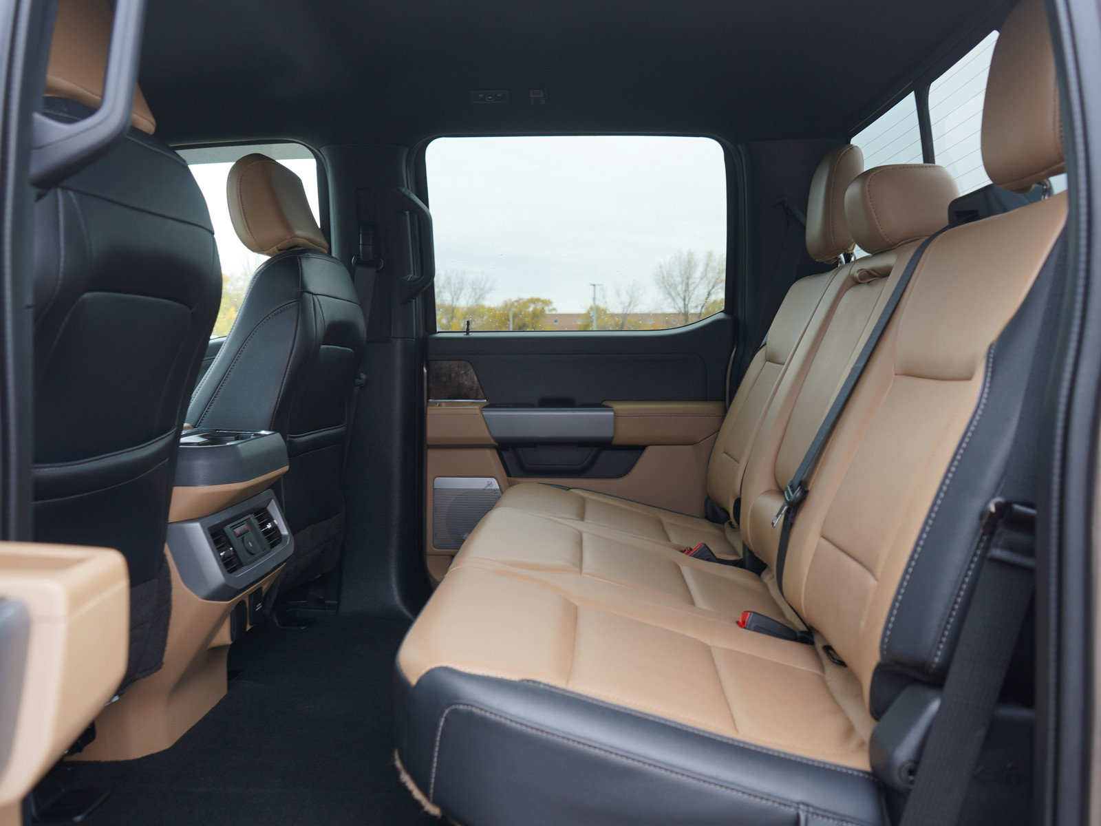 Used 2023 Ford F350 Lariat image 24