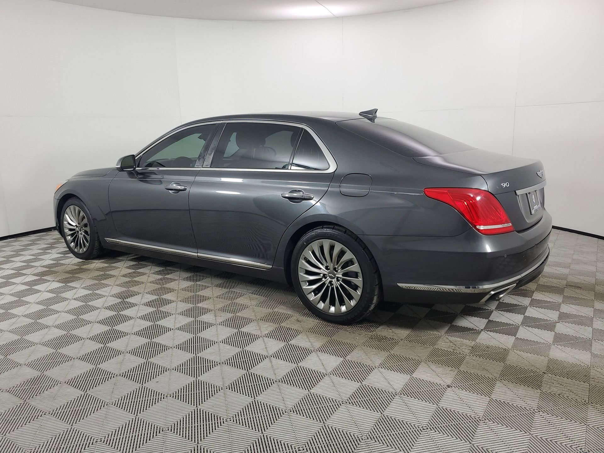 Used 2017 Genesis G90 3.3T Premium image 7