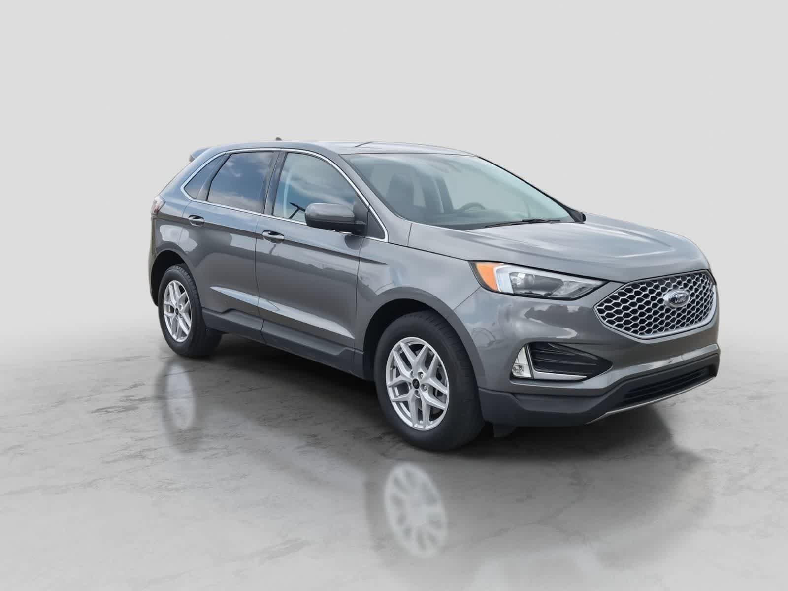 Certified 2024 Ford Edge SEL w/ Convenience Package AWD/4WD image 2