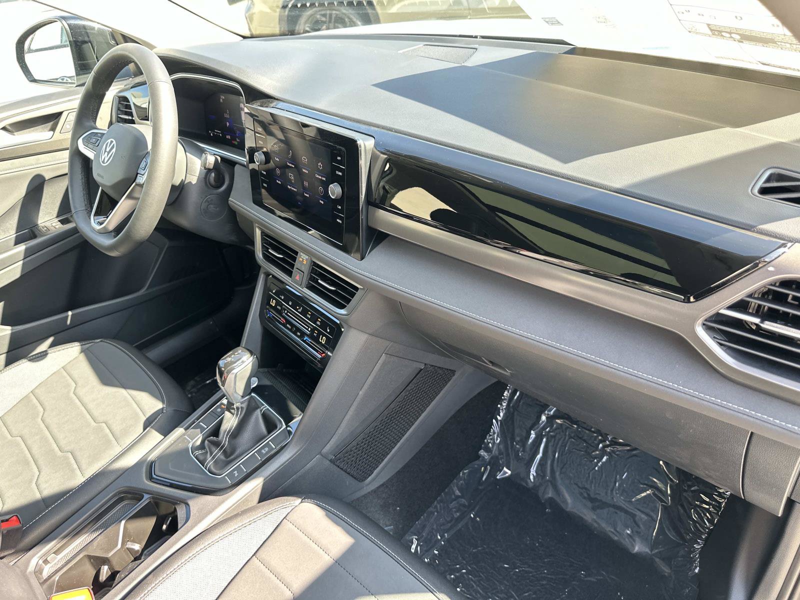New 2027 Volkswagen Taos SE FWD image 30