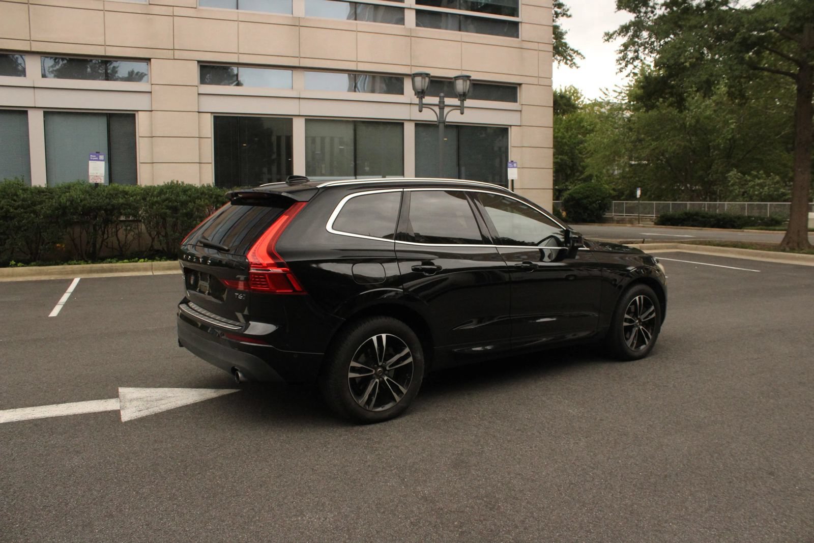 Used 2018 Volvo XC60 T6 Momentum w/ Convenience Package AWD/4WD image 7