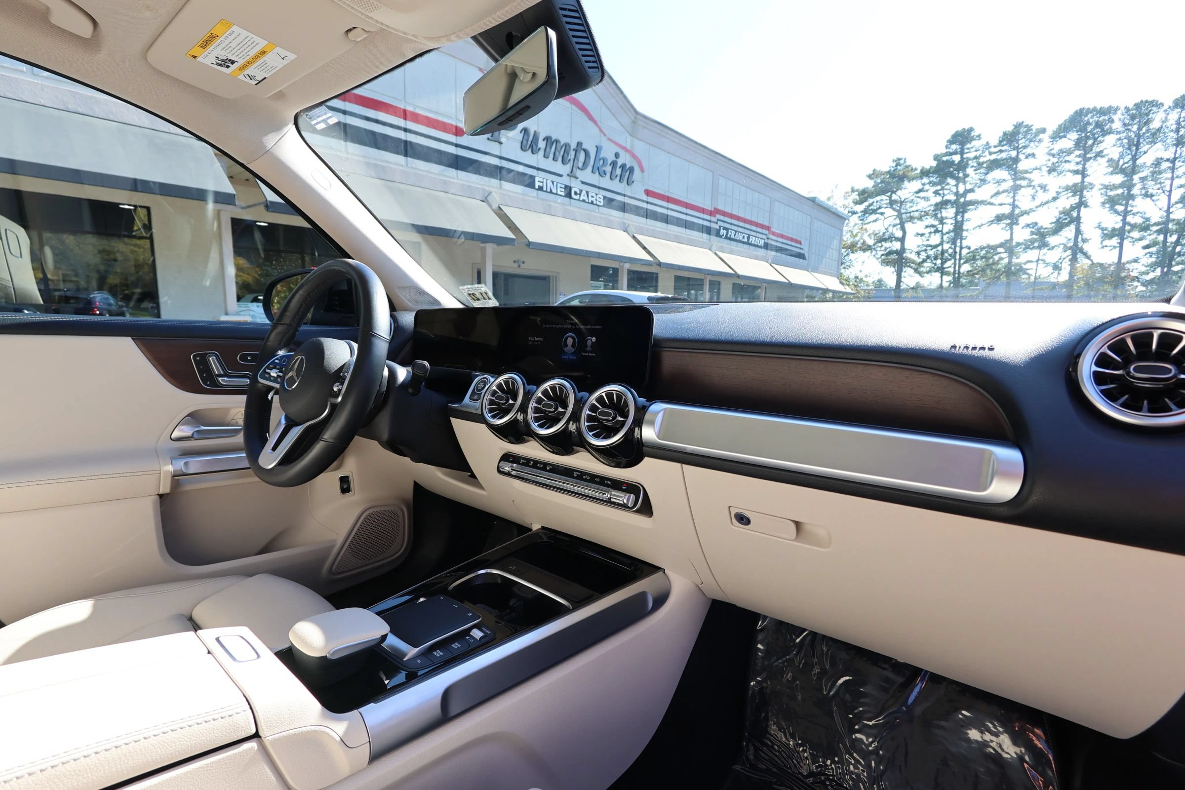 Used 2023 Mercedes-Benz GLB 250 4MATIC w/ Premium Package image 24