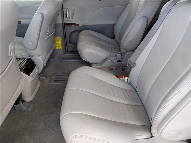 Used 2014 Toyota Sienna XLE image 18