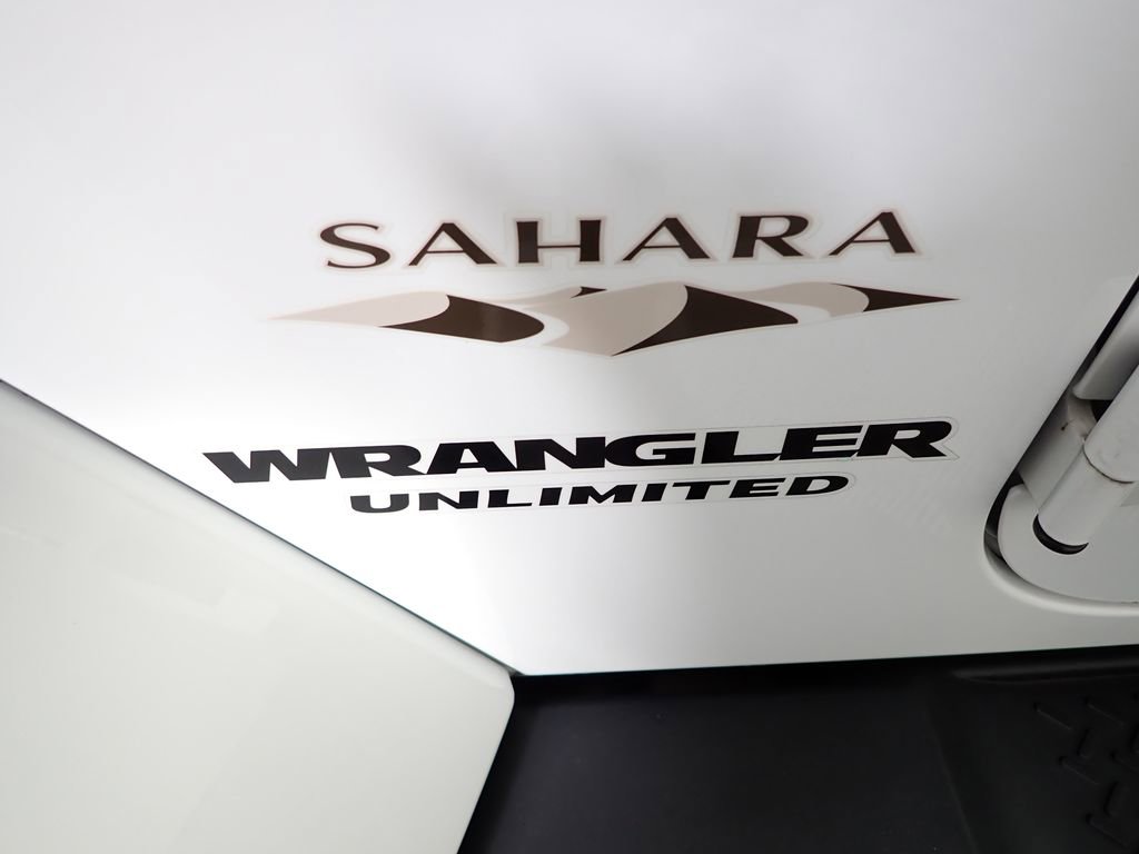 Used 2016 Jeep Wrangler Unlimited Sahara w/ Connectivity Group AWD/4WD image 38