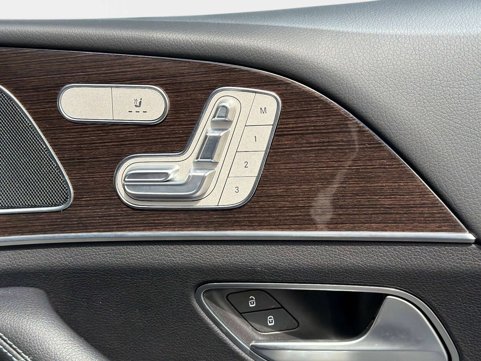 Used 2025 Mercedes-Benz GLE 450e 4MATIC image 23