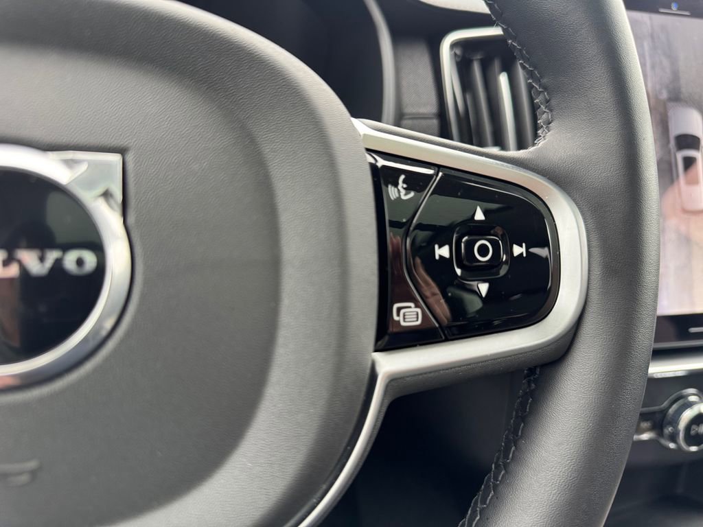 Certified 2025 Volvo XC90 B5 Plus AWD/4WD image 15