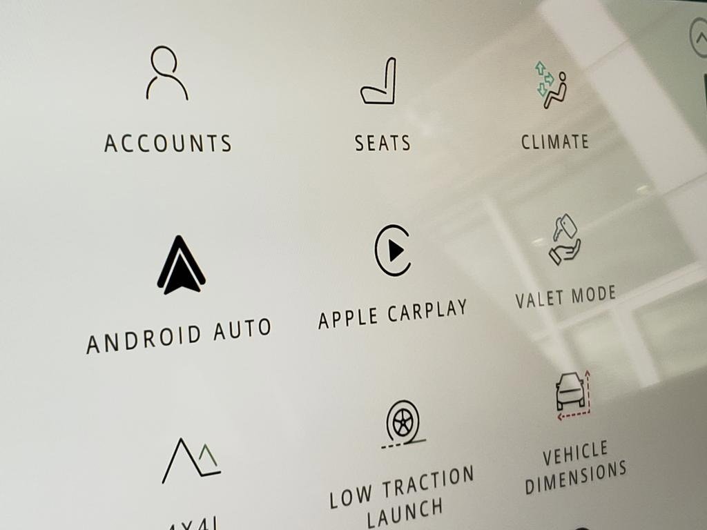 New 2026 Land Rover Defender 110 S image 25