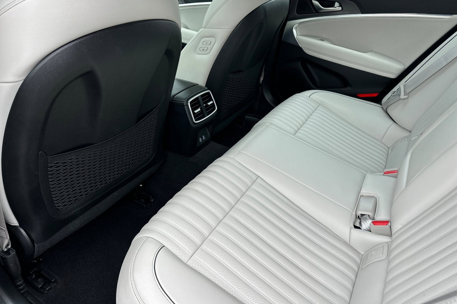 Used 2025 Genesis G70 2.5T w/ Sport Prestige Package image 13