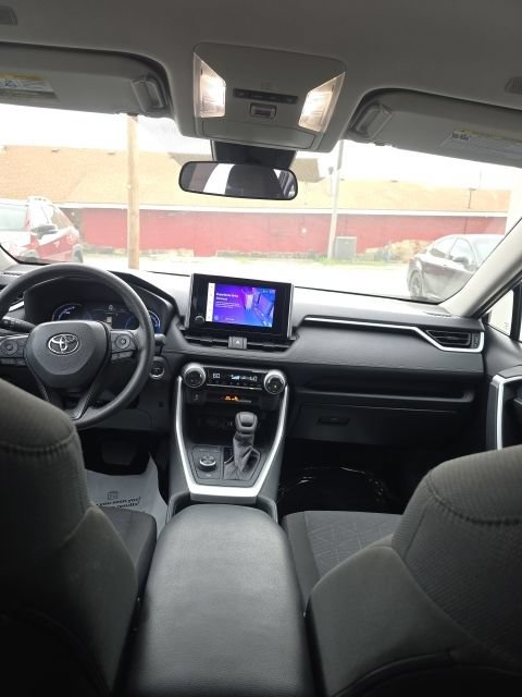 Used 2025 Toyota RAV4 XLE AWD/4WD image 20