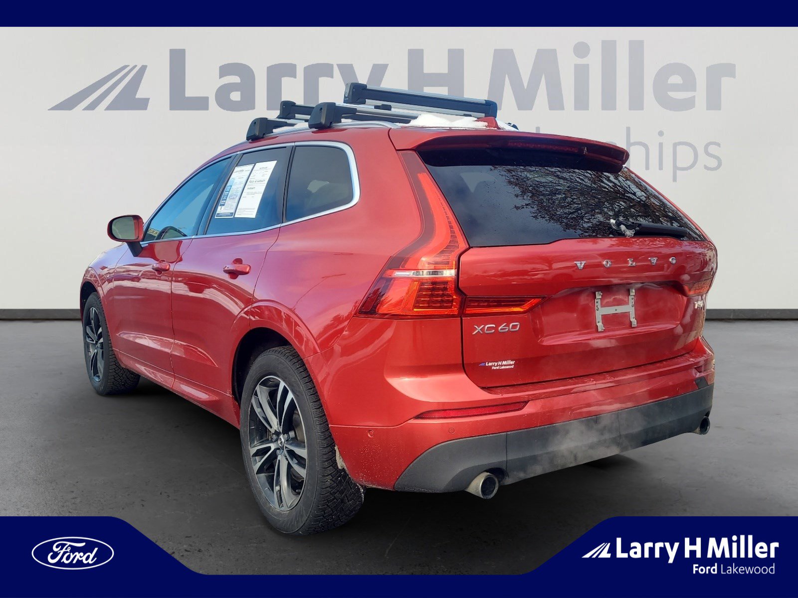 Used 2019 Volvo XC60 T5 Momentum w/ Premium Package image 3