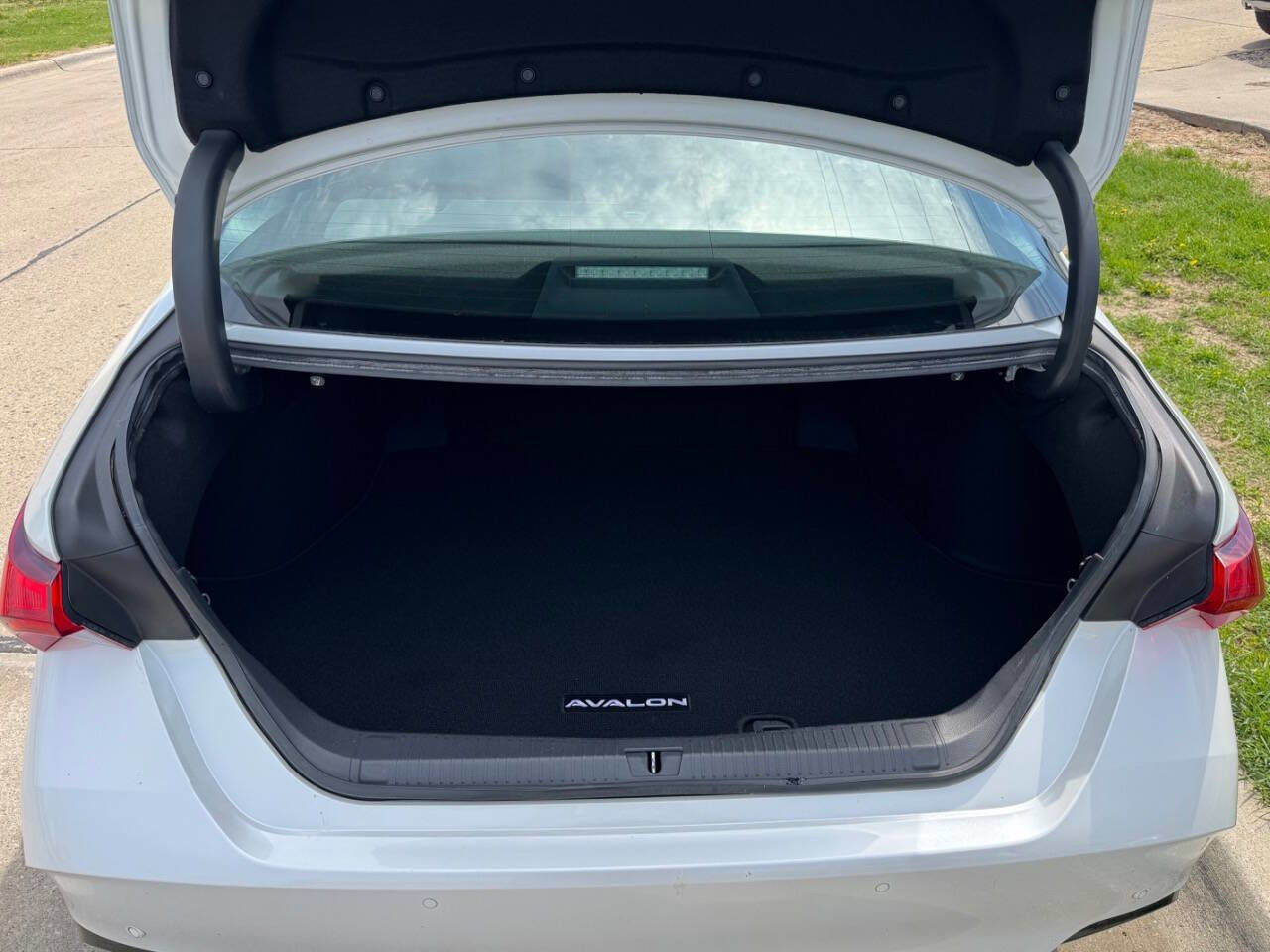 Used 2019 Toyota Avalon Touring w/ Advanced Safety Package FWD image 10