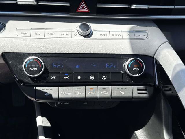 Used 2025 Hyundai Elantra Limited FWD image 29