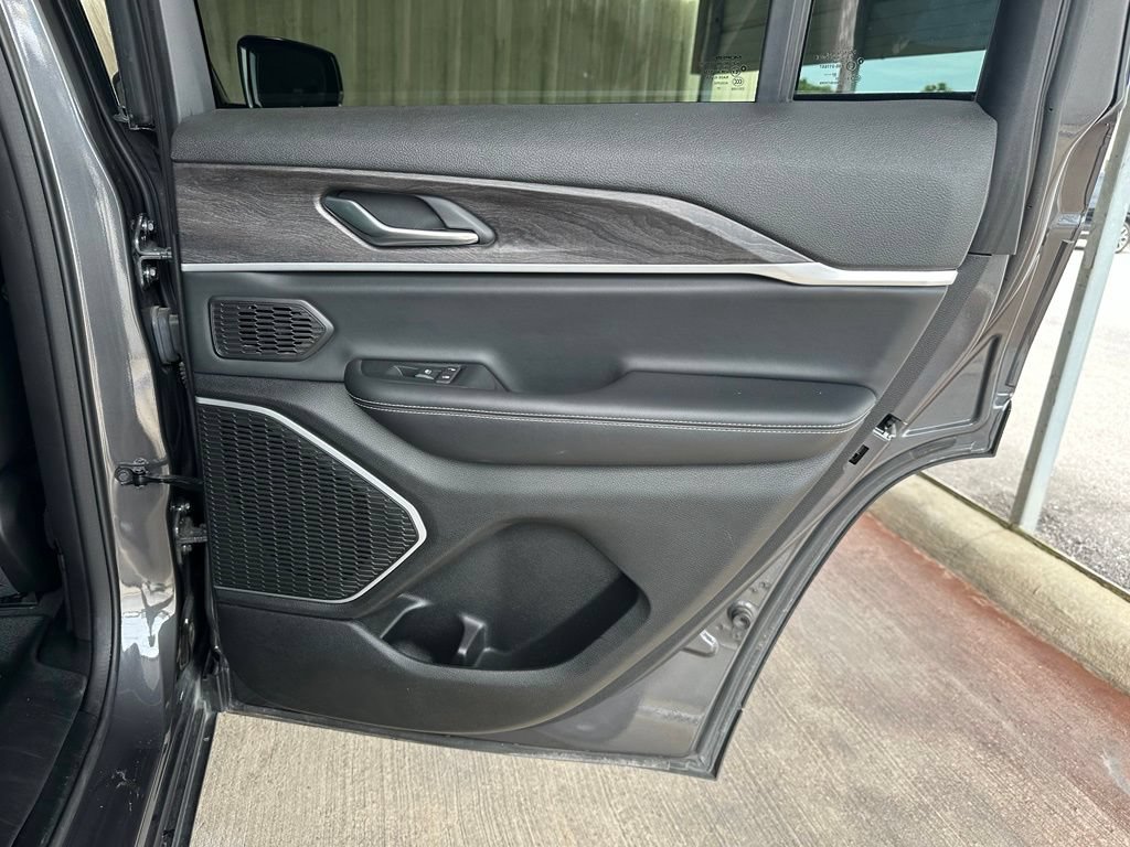 Used 2022 Jeep Grand Cherokee Limited w/ MOPAR Finishing Package AWD/4WD image 35