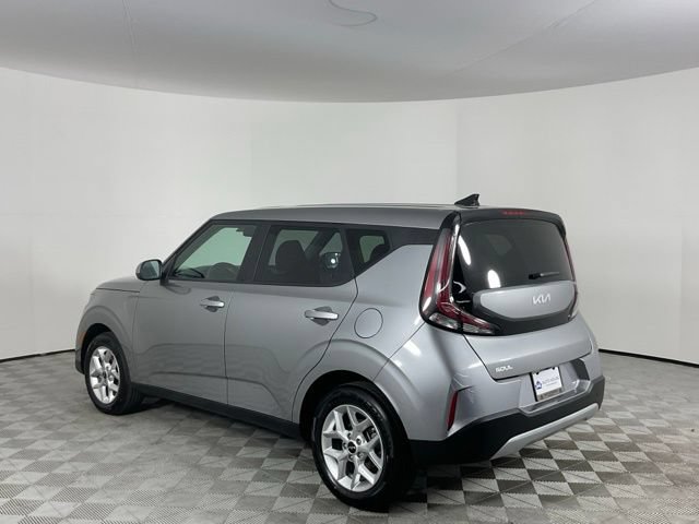 Used 2025 Kia Soul LX w/ LX Technology Package FWD image 7