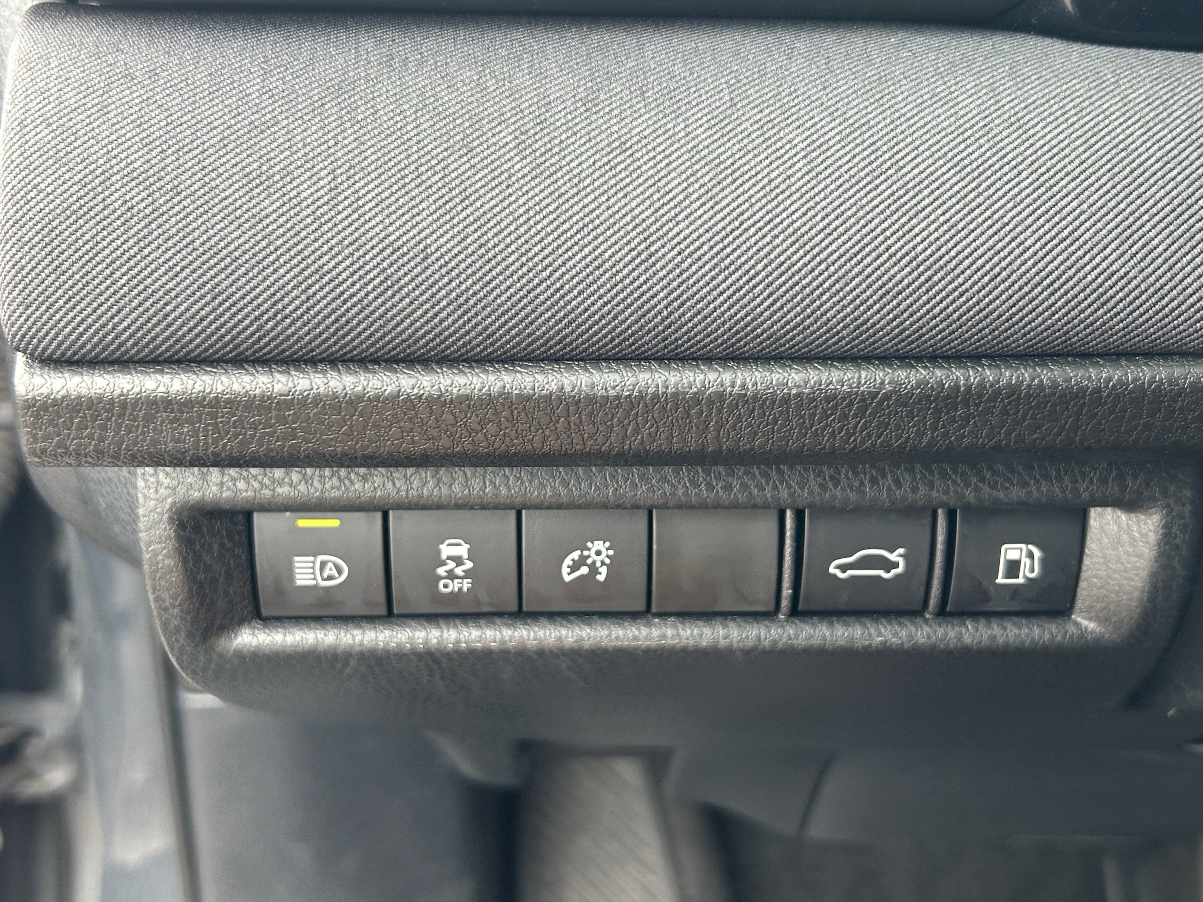 Used 2025 Toyota Camry LE FWD image 31