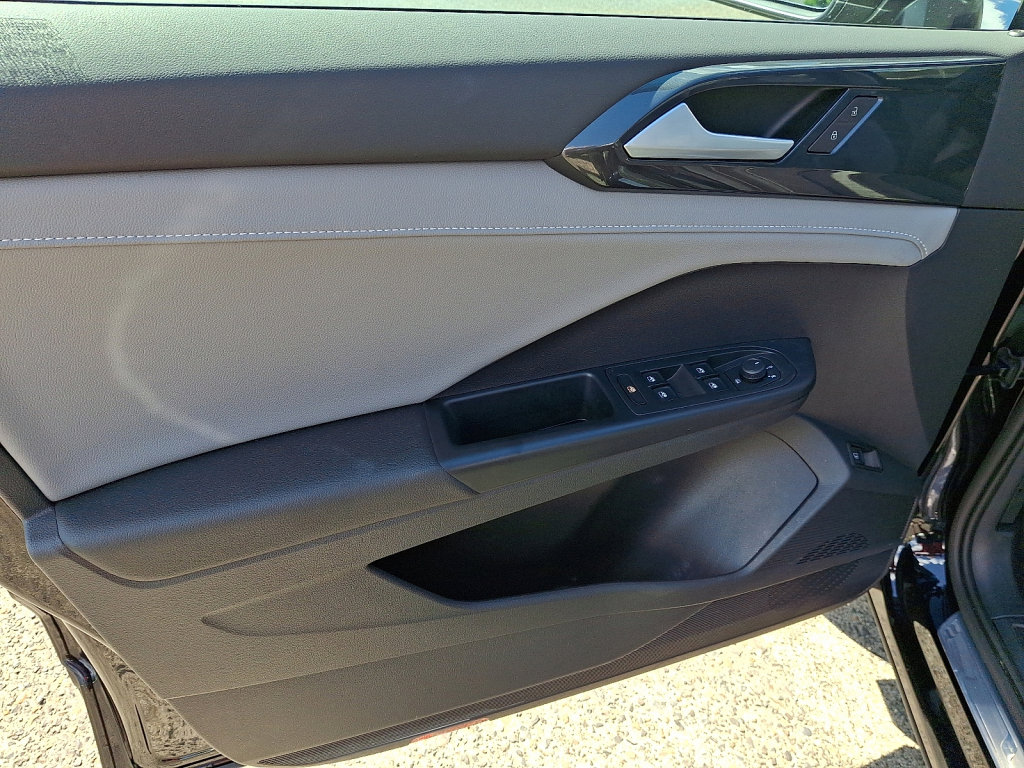 Used 2022 Volkswagen Taos SEL image 23