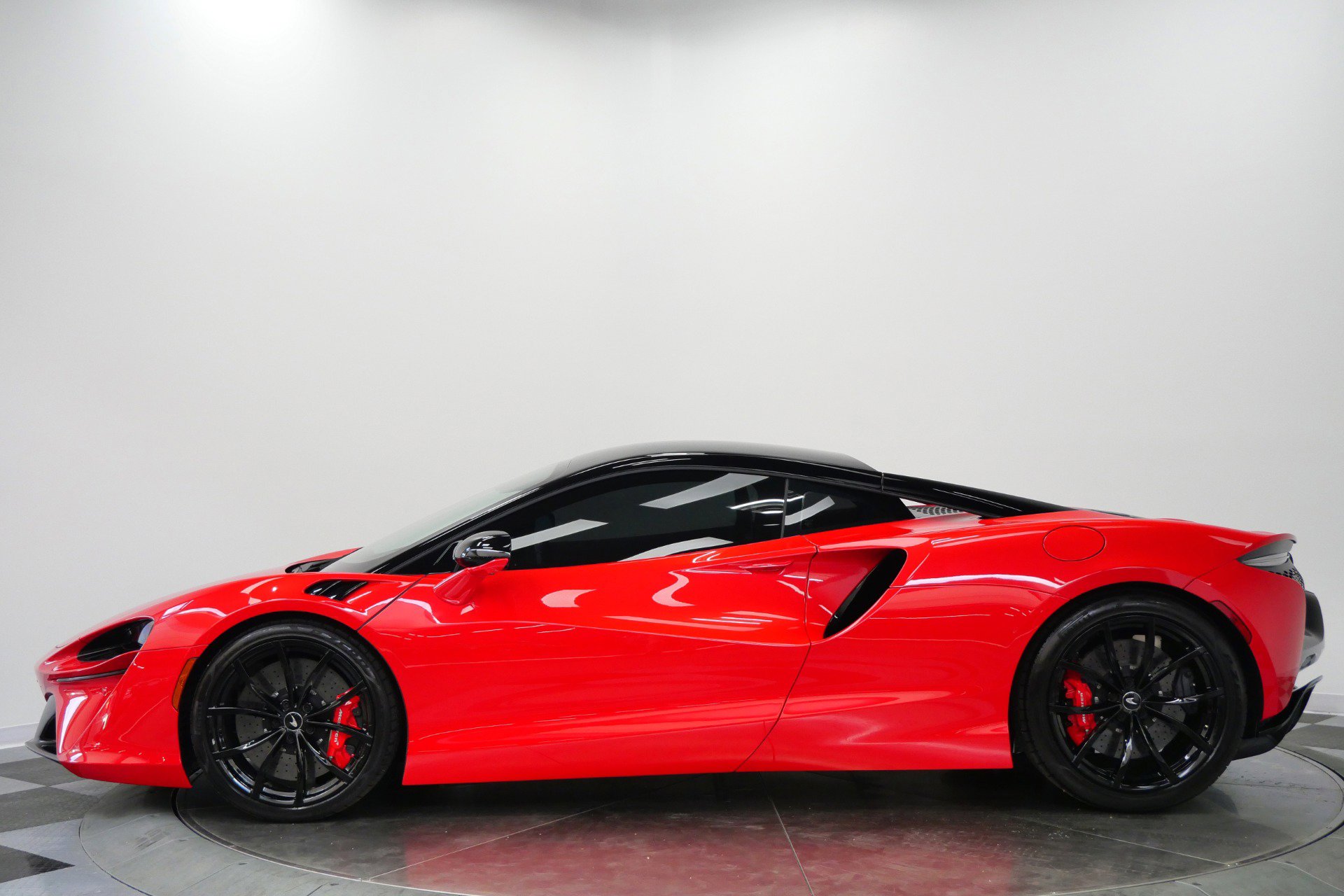 Used 2024 McLaren Artura image 41