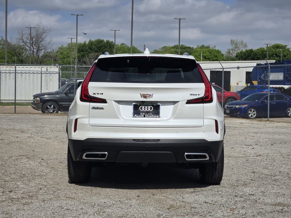 Used 2025 Cadillac XT4 Premium Luxury image 9