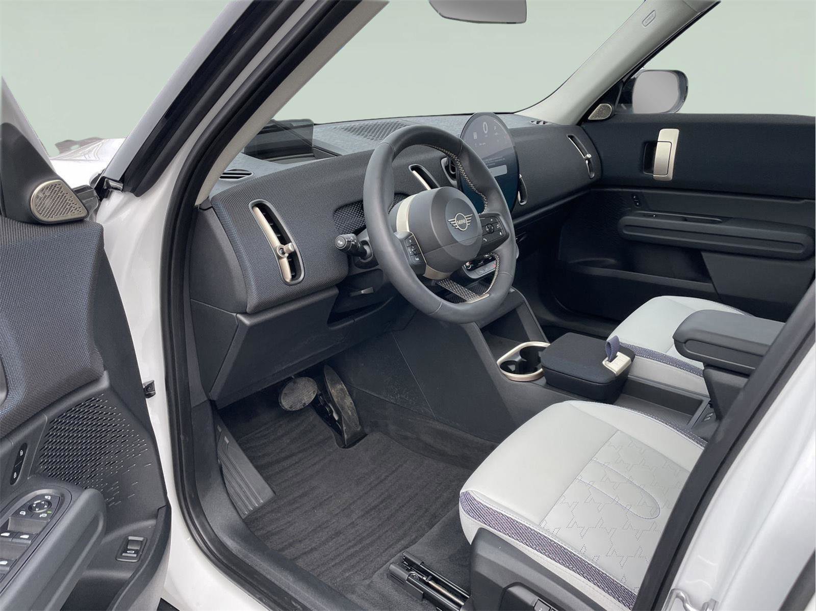 Used 2025 MINI Cooper Countryman S w/ Comfort Package Max image 12