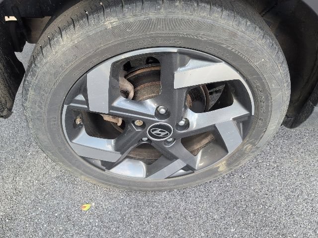 Used 2023 Hyundai Venue Limited w/ Cargo Package FWD image 9