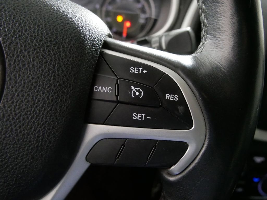 Used 2016 Jeep Cherokee Trailhawk w/ Cold Weather Group image 17