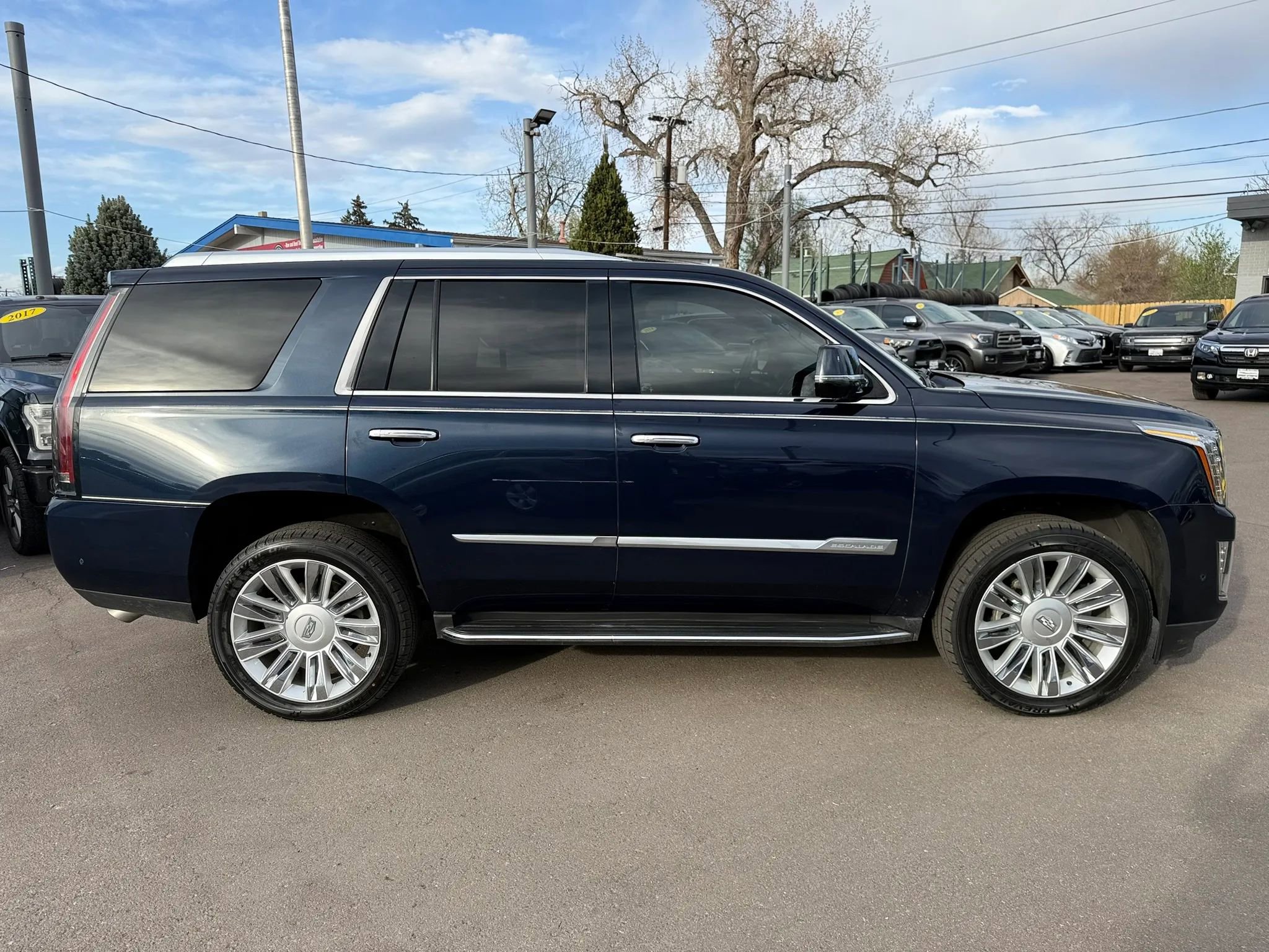 Used 2017 Cadillac Escalade Premium Luxury image 10