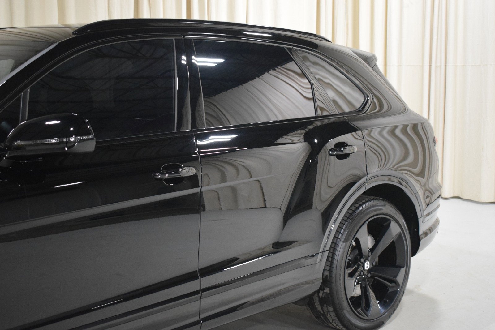 Used 2023 Bentley Bentayga image 8