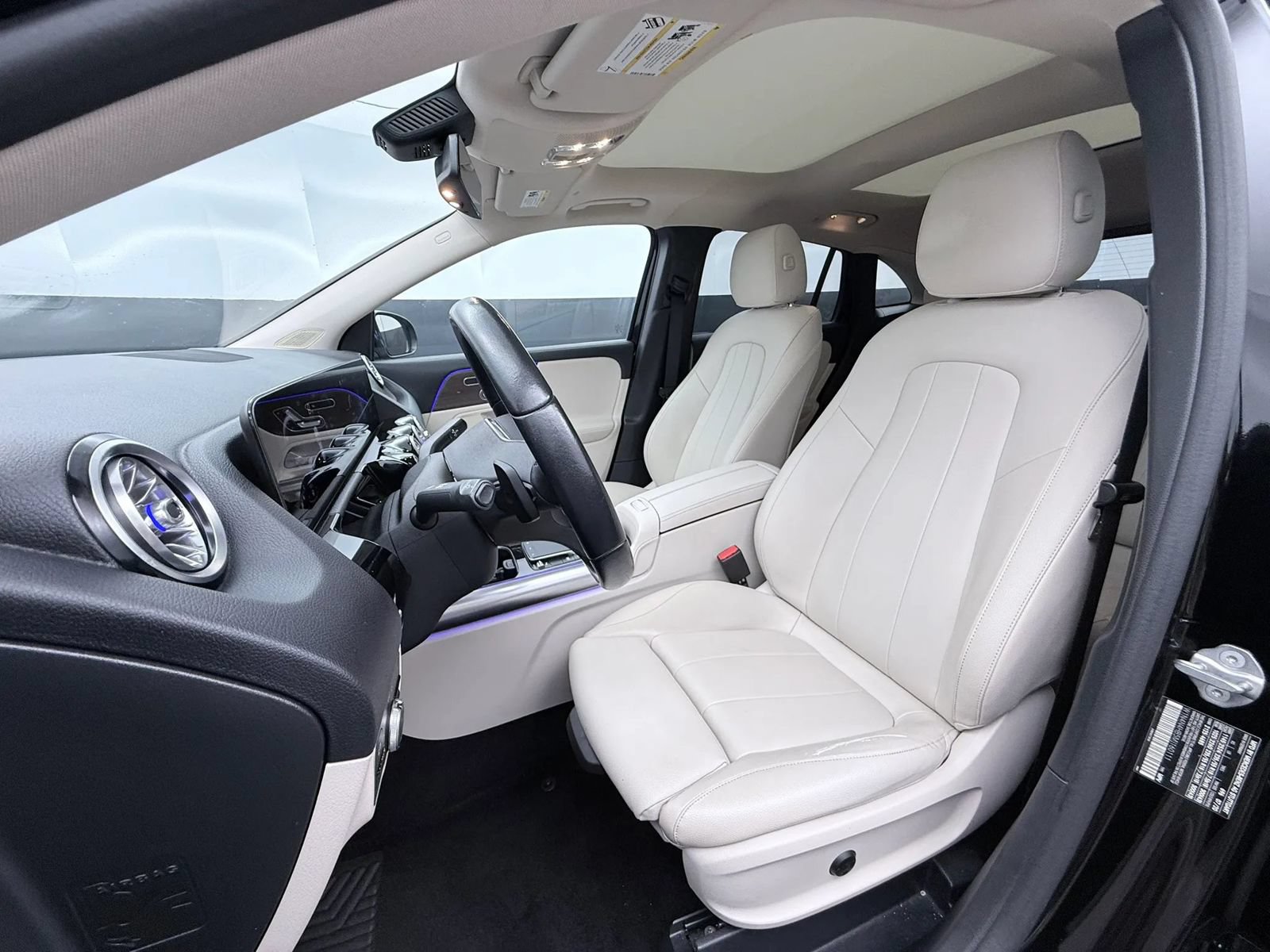 Used 2021 Mercedes-Benz GLA 250 4MATIC w/ Premium Package image 39