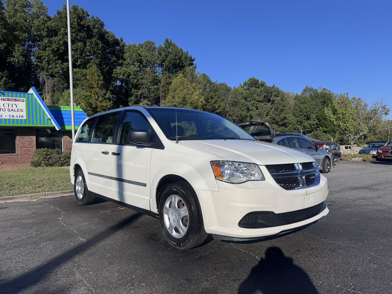 Used 2012 Dodge Grand Caravan American Value Package FWD image 3