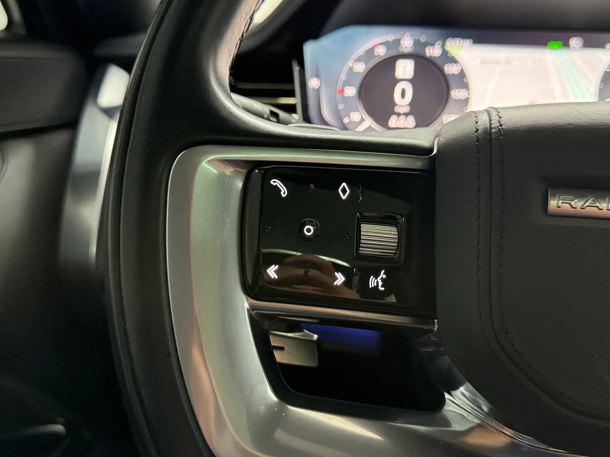 Used 2023 Land Rover Range Rover SE image 19