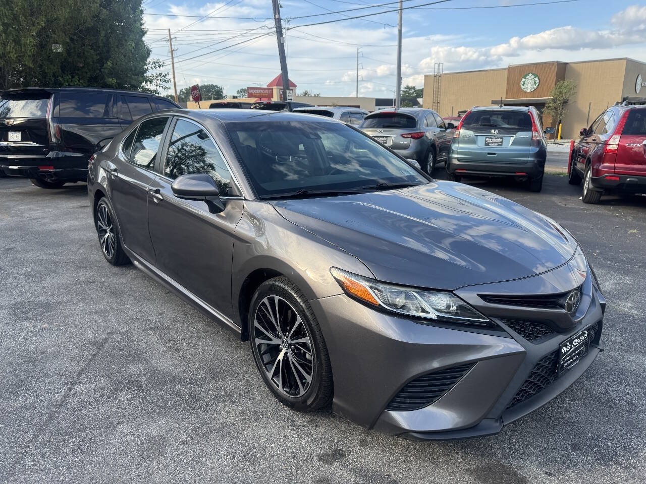 Used 2019 Toyota Camry SE FWD image 2