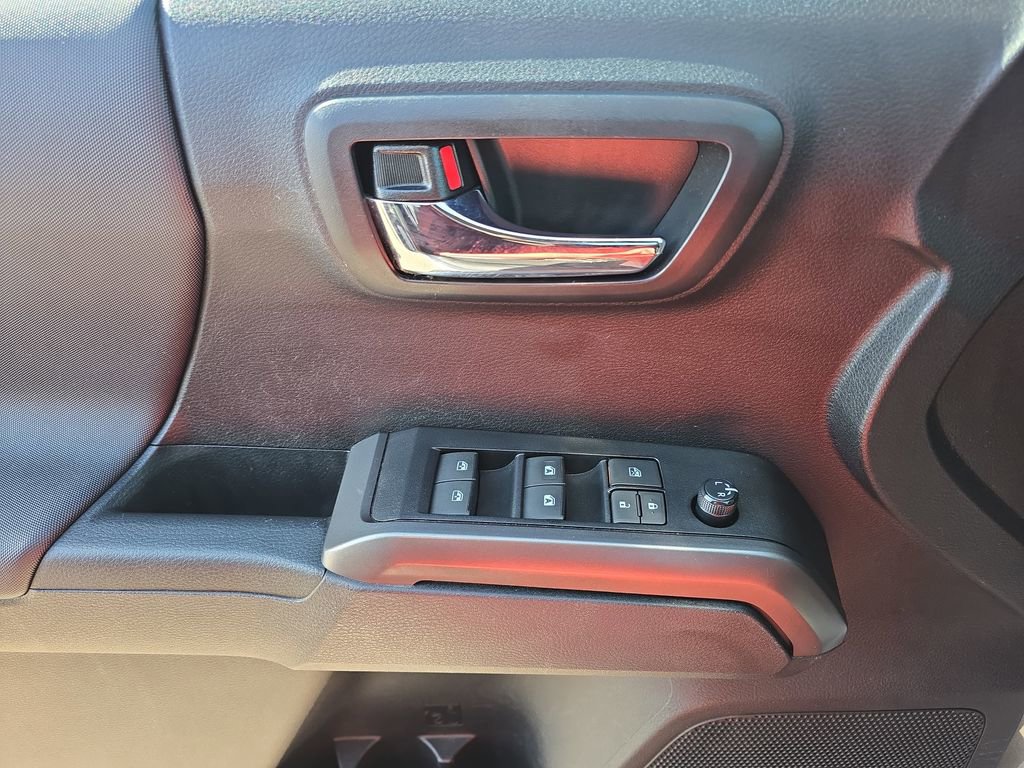 Used 2021 Toyota Tacoma TRD Sport image 32