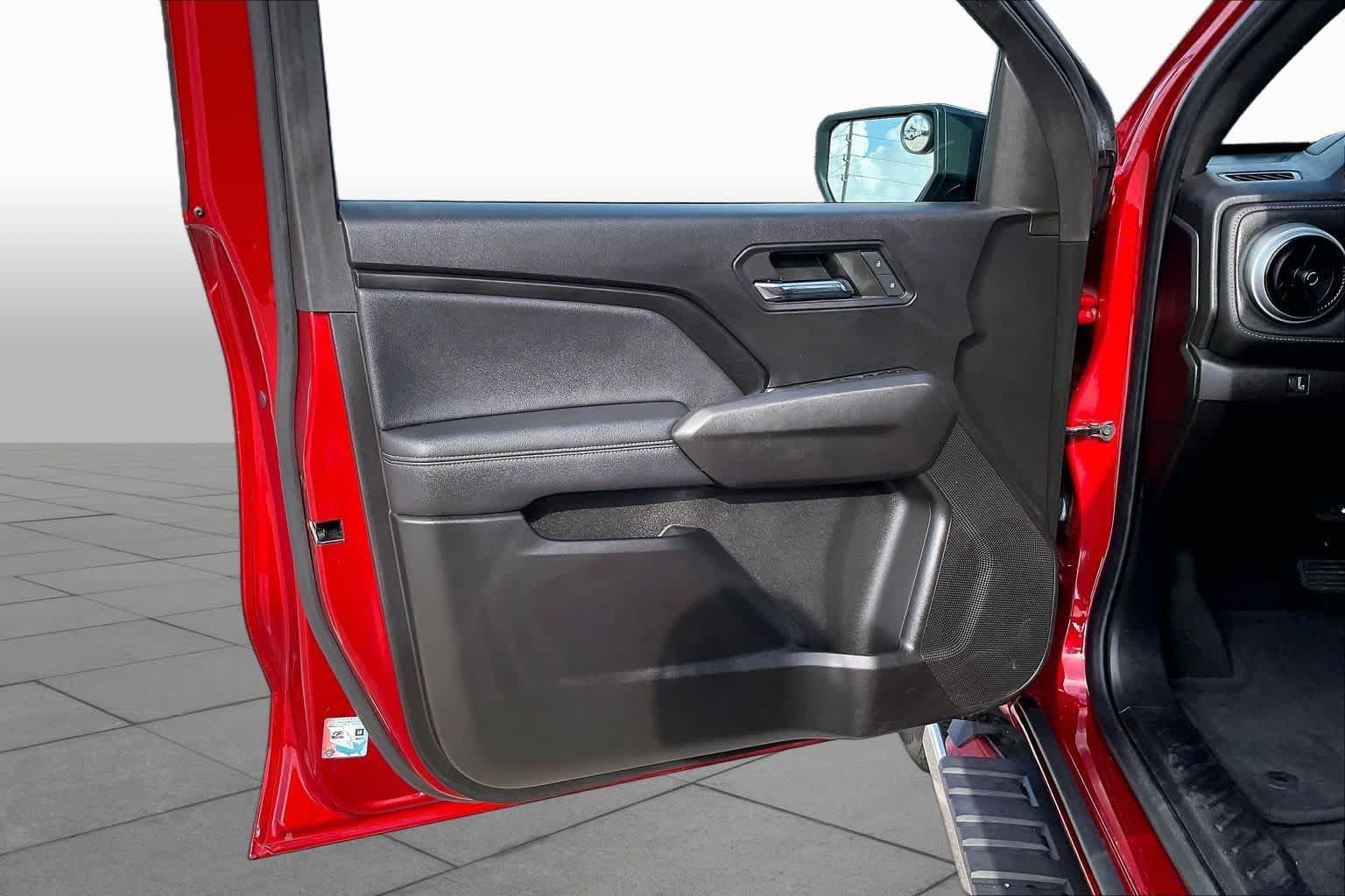 Used 2023 Chevrolet Colorado LT RWD image 18