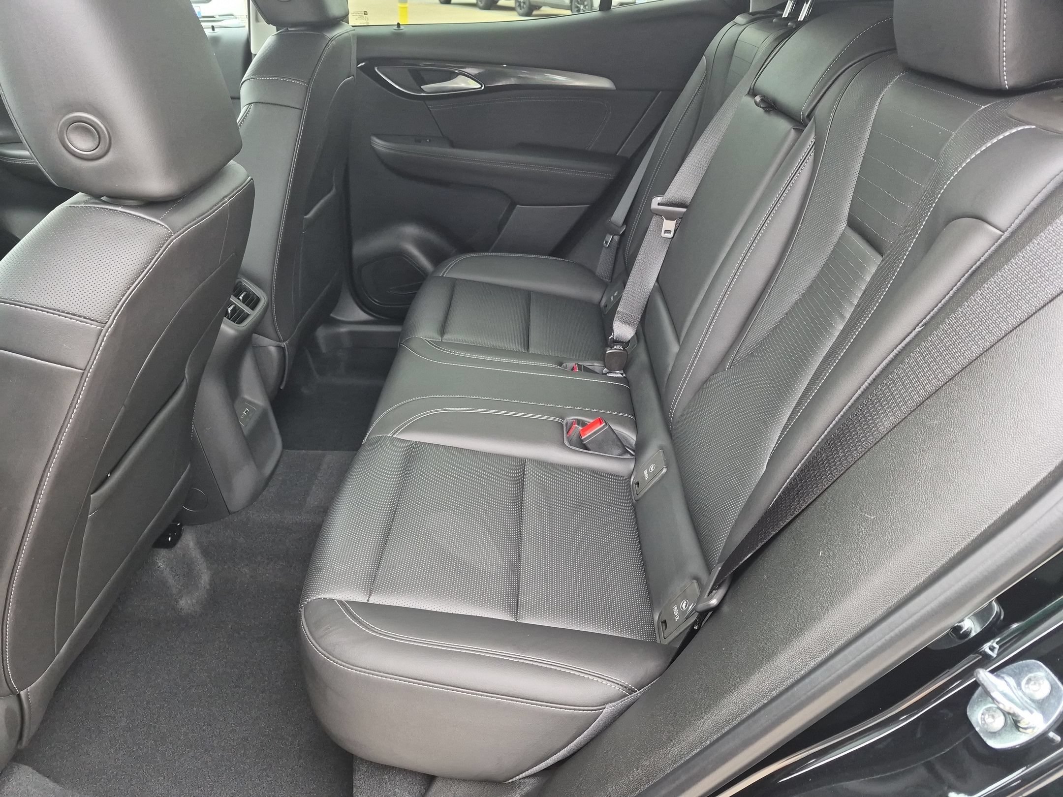 Used 2024 Buick Envision Preferred AWD/4WD image 24