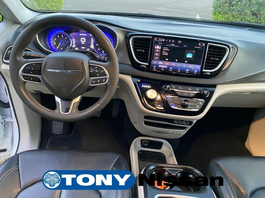 Used 2024 Chrysler Pacifica Touring-L image 12