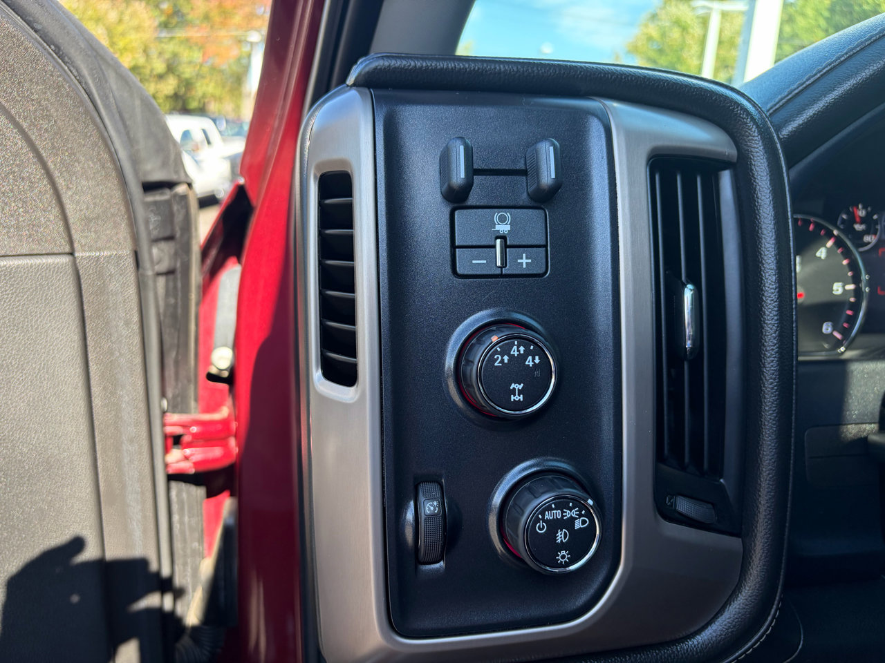 Used 2015 GMC Sierra 2500 Denali w/ Suspension Package, Off-Road image 24