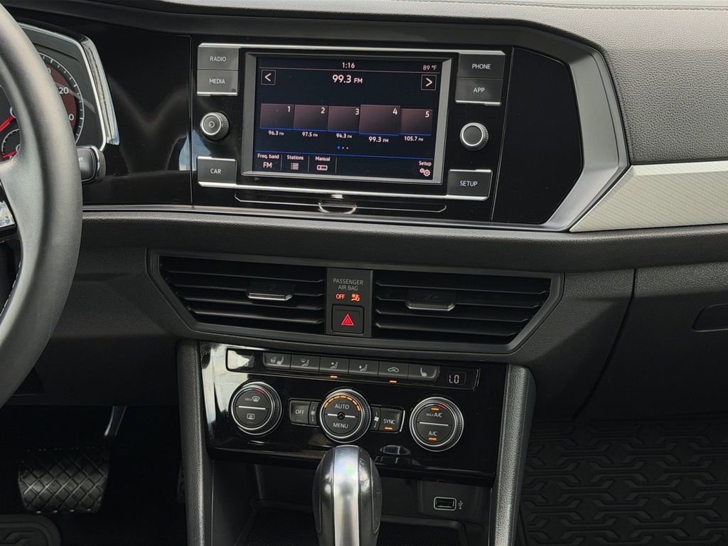 Used 2019 Volkswagen Jetta R-Line FWD image 17