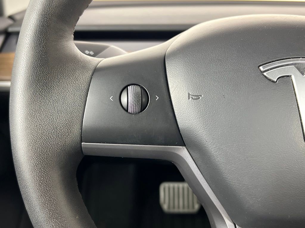 Used 2023 Tesla Model 3 Standard Range image 8