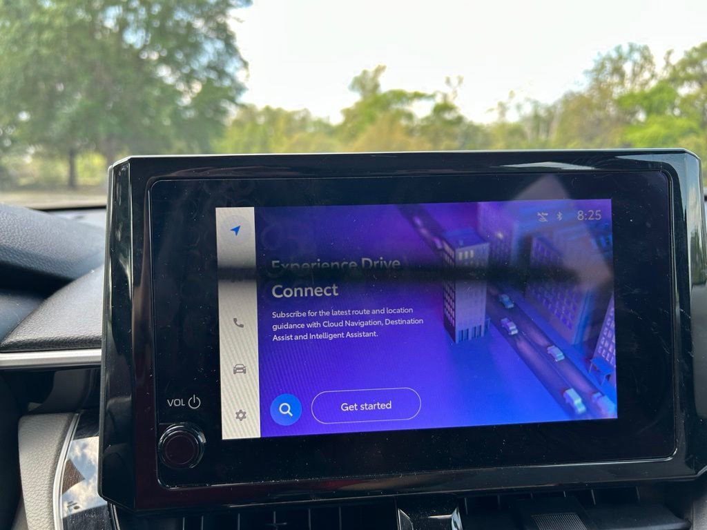 Used 2025 Toyota Corolla Cross L image 21