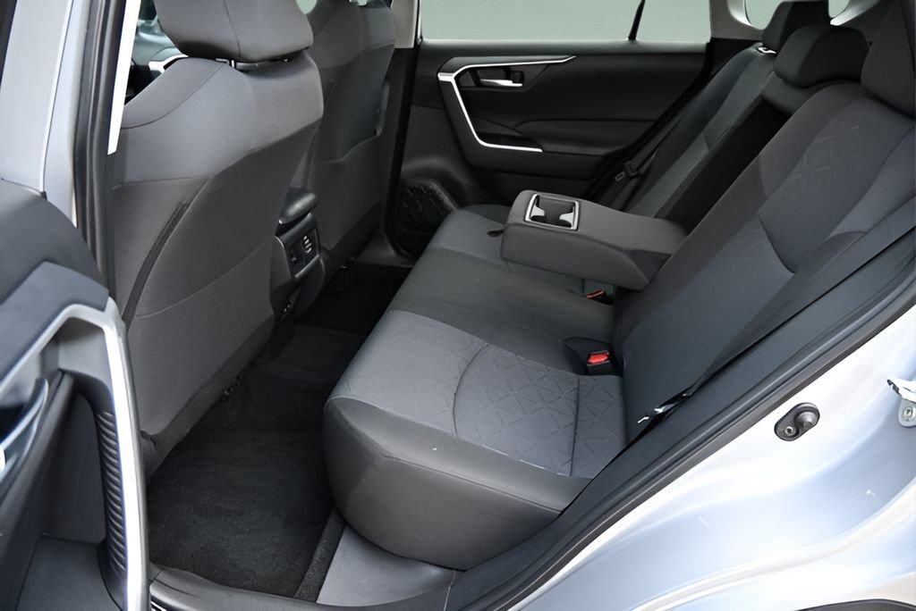 Used 2025 Toyota RAV4 XLE FWD image 12