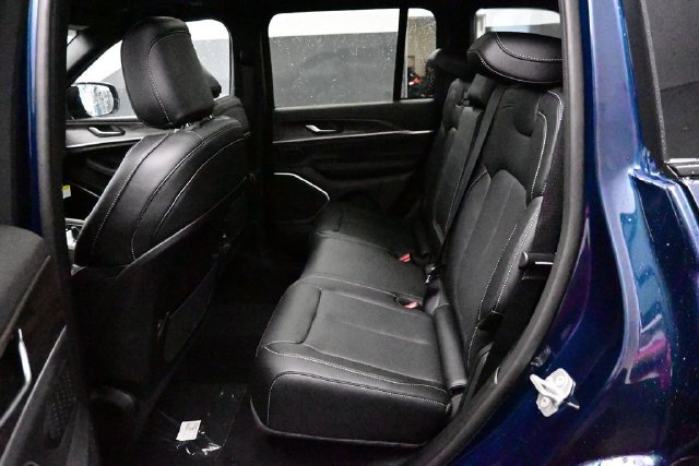 New 2027 Jeep Grand Cherokee Limited AWD/4WD image 13