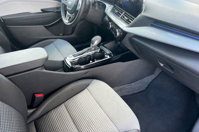 Used 2025 Chevrolet Trax LT w/ LT Convenience Package image 19