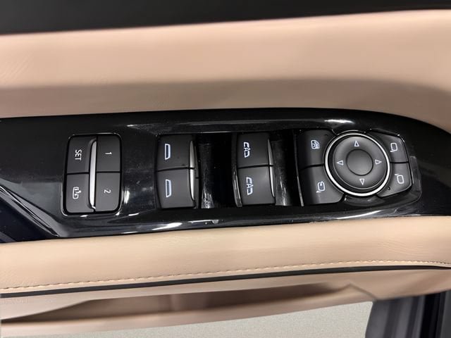 Used 2023 Cadillac Escalade Premium Luxury w/ Performance Package AWD/4WD image 17