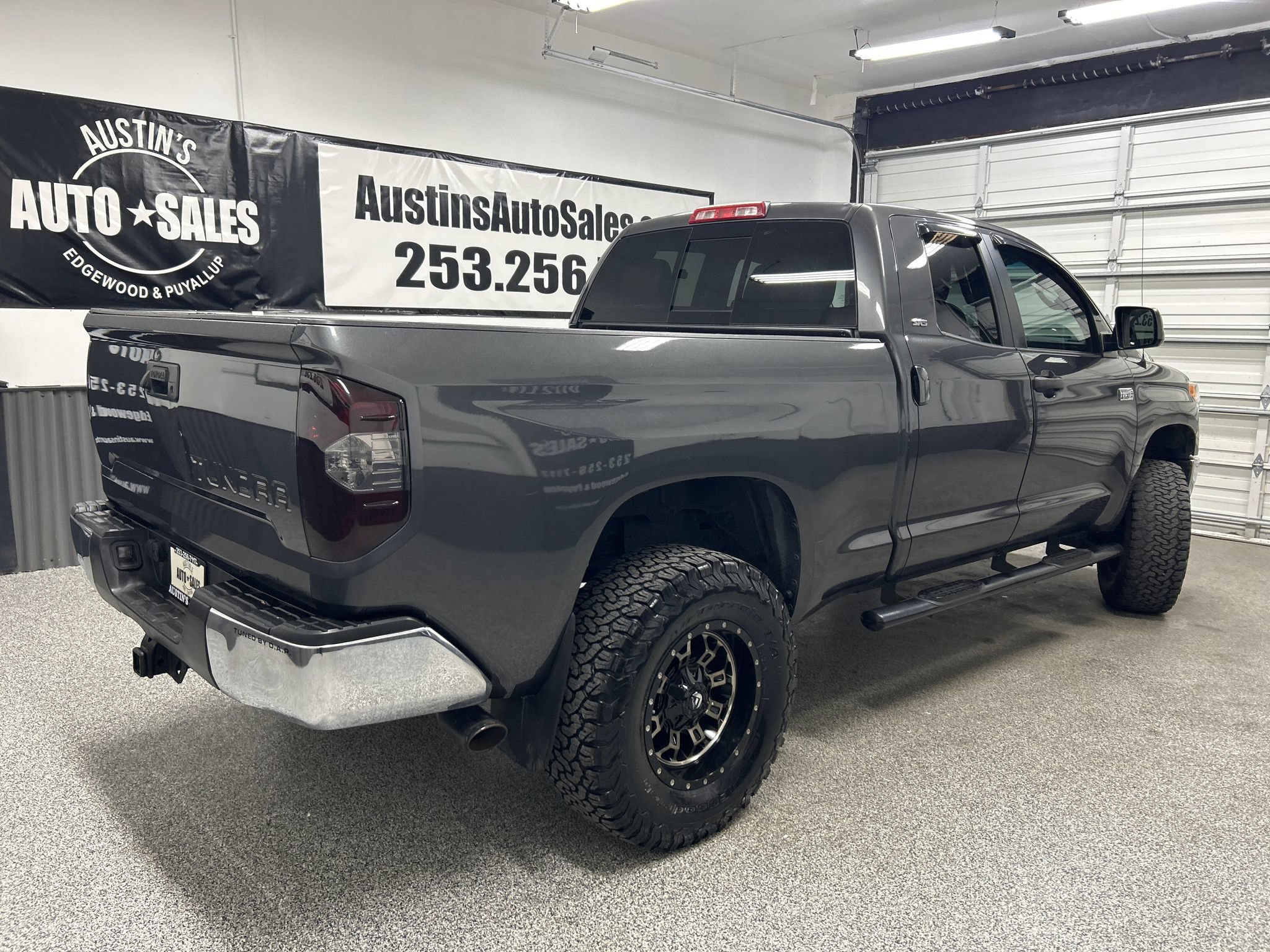 Used 2014 Toyota Tundra SR5 AWD/4WD image 6